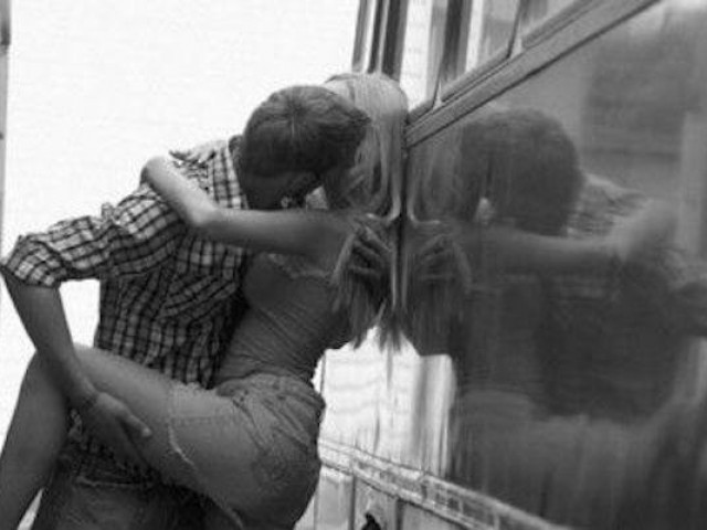 Phi thường - kỳ quặc - Thản nhiên "mây mưa" trước mắt nhiều người, cặp đôi đối mặt với án phạt hơn 2 năm tù giam