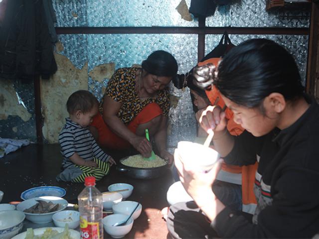 Gia đình 14 con ở Hà Nội: Tết đói khổ hơn vì biến cố lớn