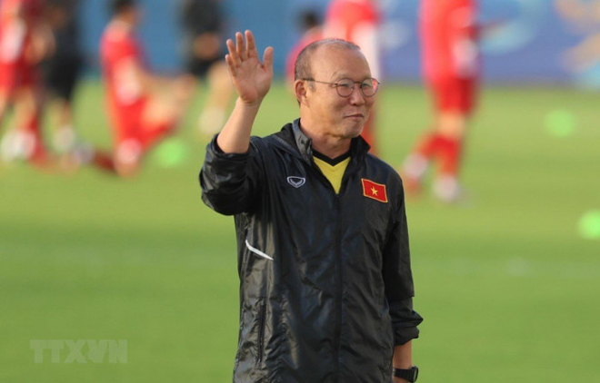 HLV Park Hang-seo luôn mong muốn các tiền đạo Việt Nam được ra sân nhiều hơn ở V-League. Ảnh TTXVN