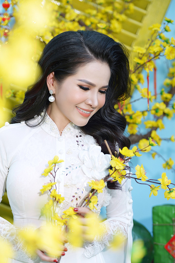 Hoa hậu Lê Thanh Thúy khoe sắc trong áo dài Tết trẻ trung rạng rỡ - 4