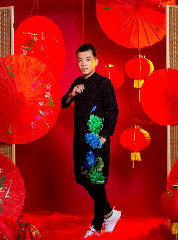 NTK Tạ Linh Nhân: ‘Mặc áo dài du Xuân mới cảm nhận được hết hương vị của ngày Tết’ - 4