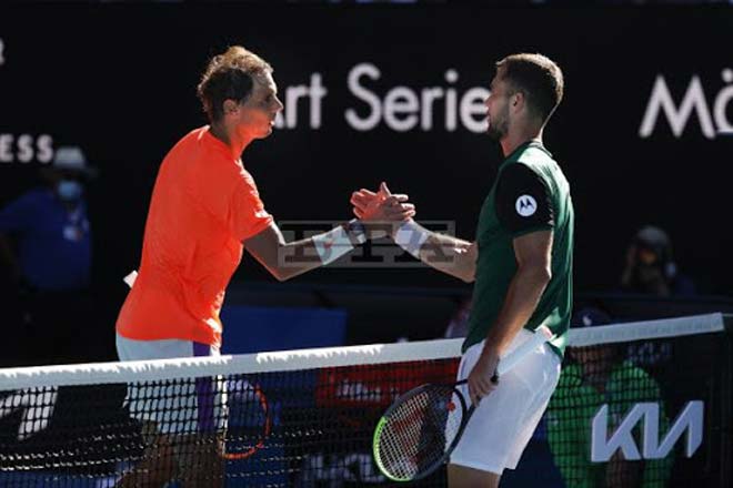 Rafael Nadal tiết lộ về viêc vẫn đau lưng và phải đổi cách giao bóng ở trận gặp Laslo Djere