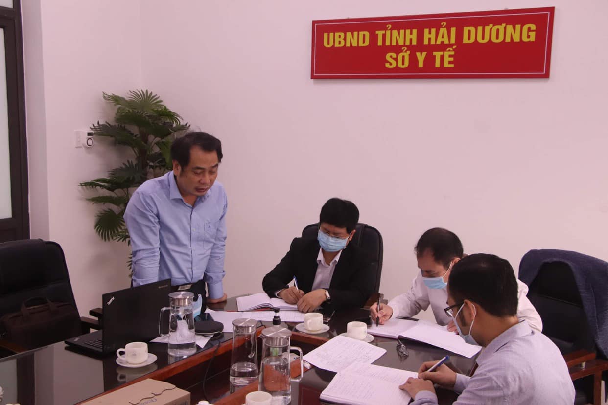 Xúc động hình ảnh bác sĩ tuyến đầu chống dịch đón giao thừa nơi tâm dịch COVID-19 - 12