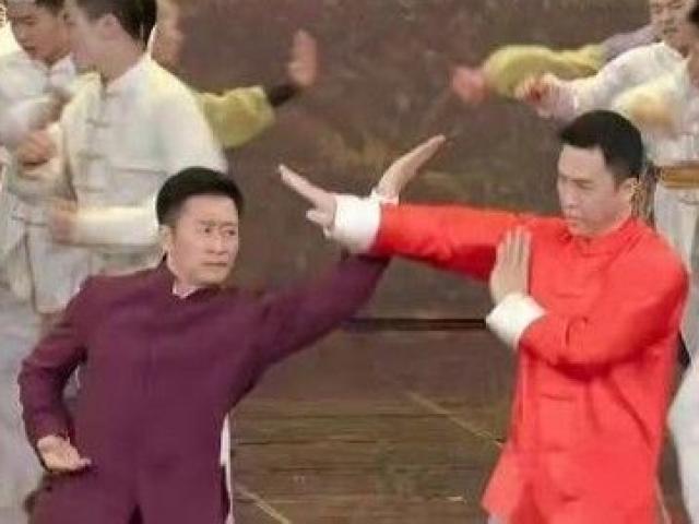 Sao Châu Á - Chân Tử Đan, Ngô Kinh đấu võ mừng năm mới, fan tranh cãi nảy lửa