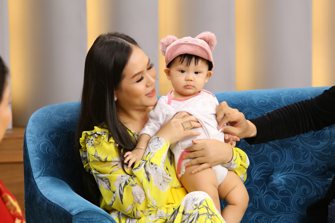 Mỹ nhân khoe chồng đảm đang, từ thay tã đến cho con bú đều rất chuyên nghiệp là ai? - 7