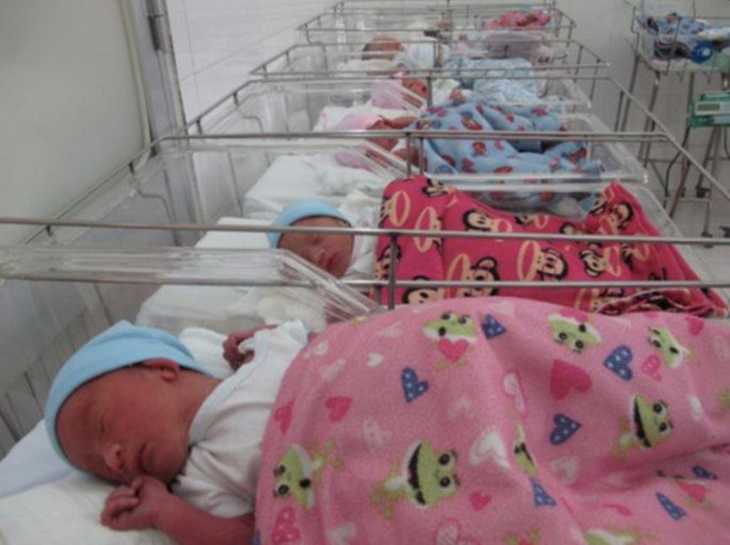 Ca sinh 5 đầu tiên ở TP HCM giờ ra sao? - 1