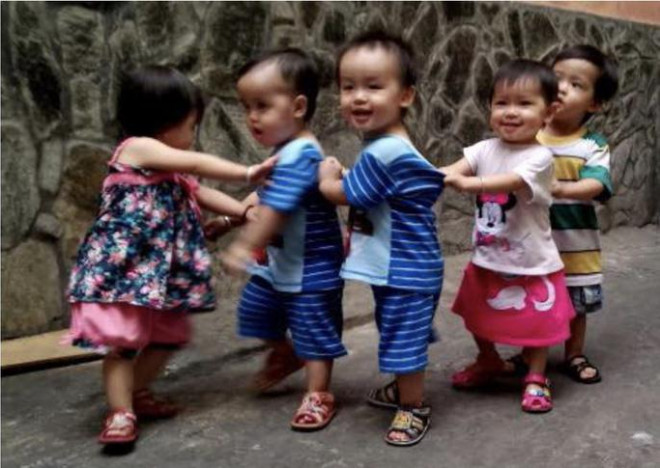 Ca sinh 5 đầu tiên ở TP HCM giờ ra sao? - 3