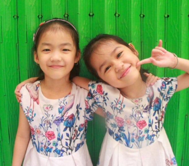 Hiện các cháu đều khỏe mạnh, học chung trường