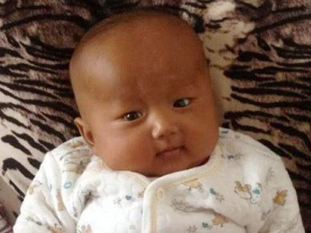 Bạn trẻ - Cuộc sống - Chồng đòi xét nghiệm ADN khi thấy con trai chào đời đen nhẻm, bà nội cười lớn bảo không sao