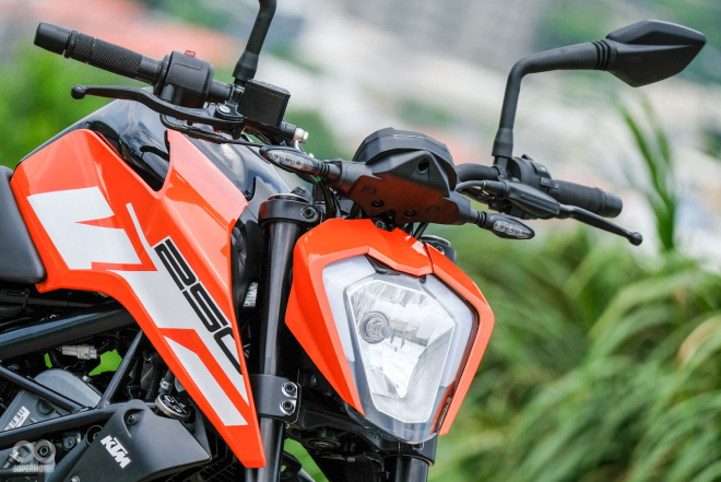 Cận cảnh KTM 250 Duke: Cỗ máy hạng nhẹ hút hồn dân tập chơi - 3