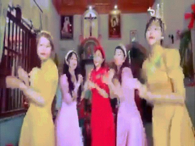 Bạn trẻ - Cuộc sống - Clip: 5 chị em gái khiến dân mạng "phát sốt" vì quá dễ thương