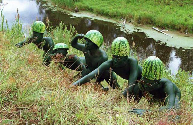 Hóa trang thế này chắc &#34;địch&#34; không nhận ra đâu.
