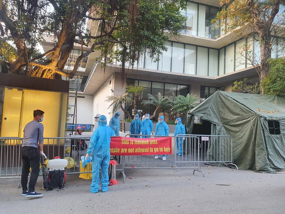 Chiều 14/2, ông Khổng Minh Tuấn – Phó giám đốc Trung tâm kiểm soát bệnh tật (CDC) Hà Nội cho biết, người đàn ông tử vong ở một khách sạn trên địa bàn phường Quảng An (Tây Hồ, Hà Nội) có kết quả dương tính với SARS-CoV-2.