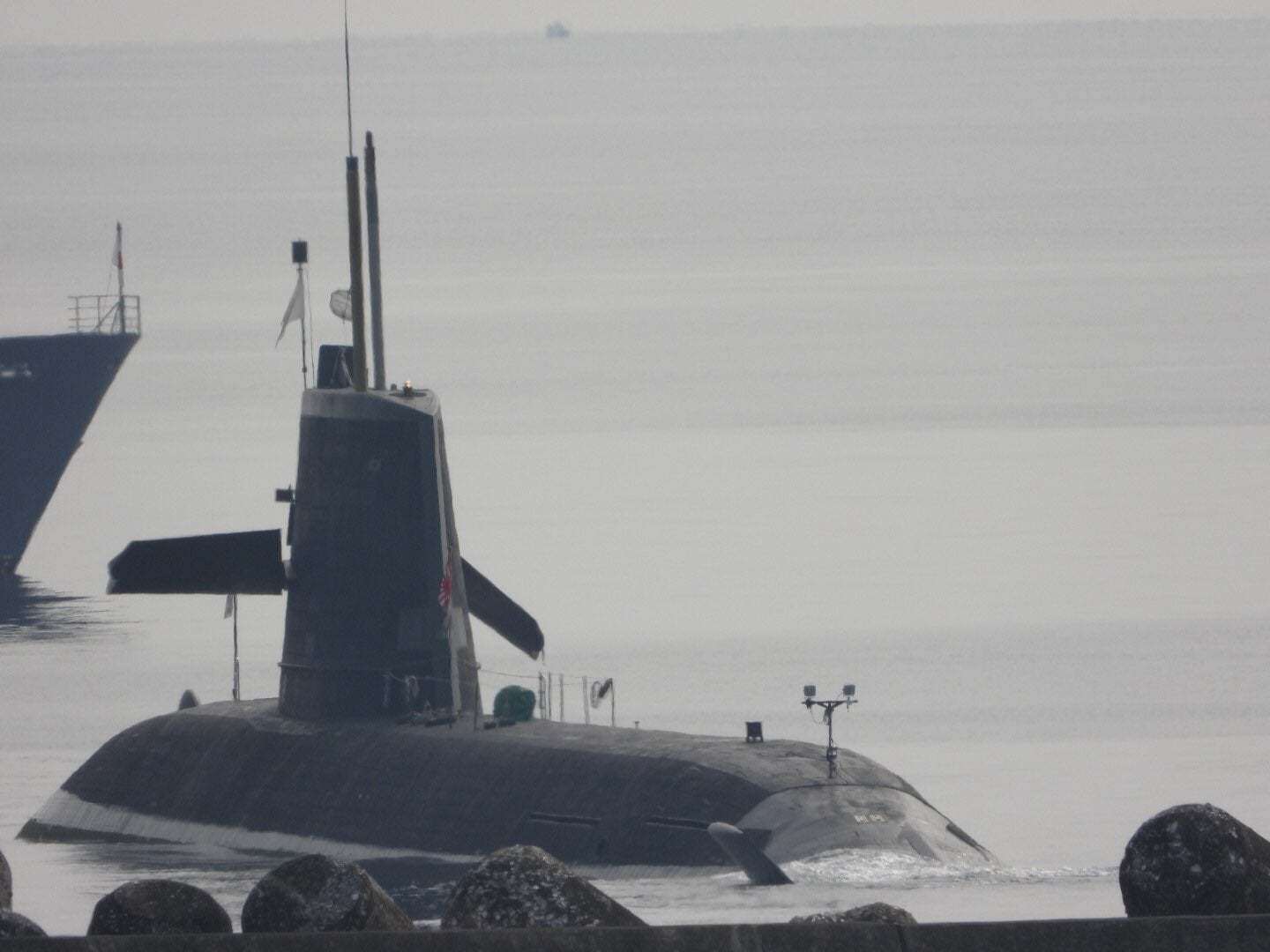 Lộ hình ảnh tàu ngầm Nhật Bản bị hư hỏng khi đâm phải tàu Trung Quốc - 3