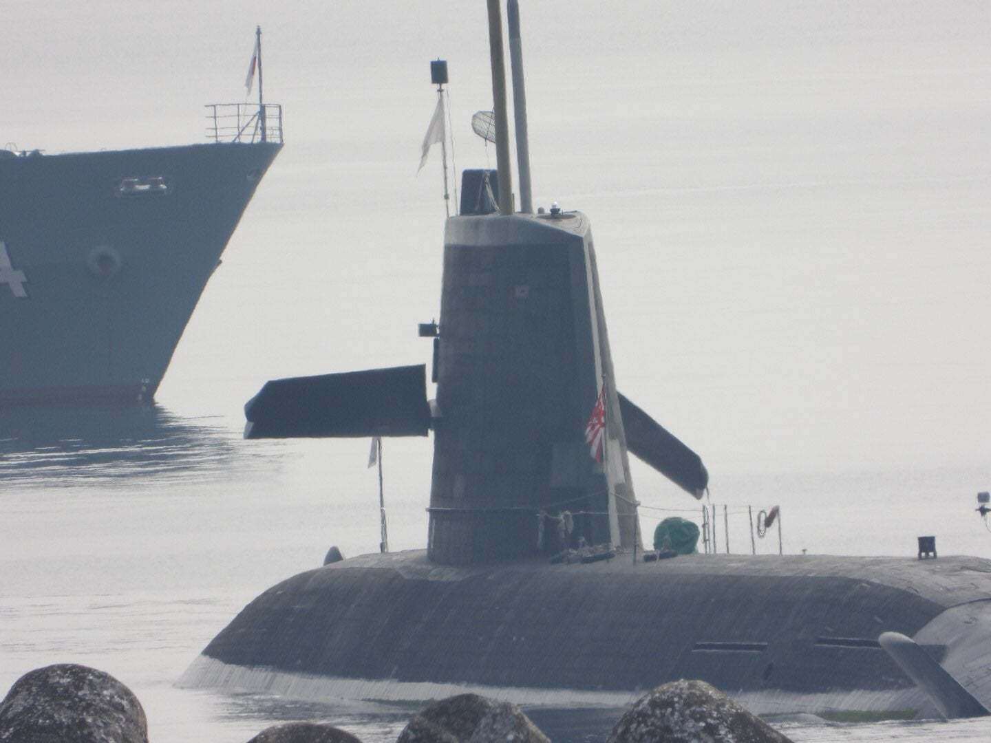 Lộ hình ảnh tàu ngầm Nhật Bản bị hư hỏng khi đâm phải tàu Trung Quốc - 6