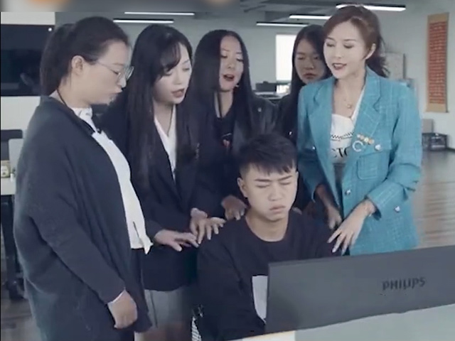 Video Clip Cười - Đa số phụ nữ thích trai đẹp nhưng lại chọn tiền tài