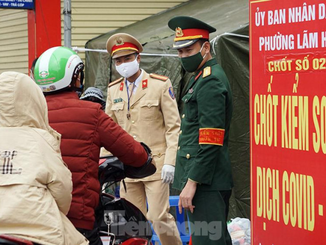 Tin tức trong ngày - Hải Phòng tạm dừng tiếp nhận công nhân quê Hải Dương