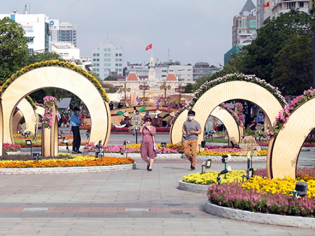 Tin tức trong ngày - Đường hoa Nguyễn Huệ kéo dài thêm 1 ngày đón khách