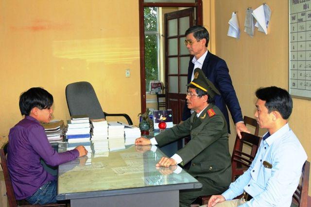 Cơ quan công an lấy lời khai của đối tượng Phạm Minh Vương.