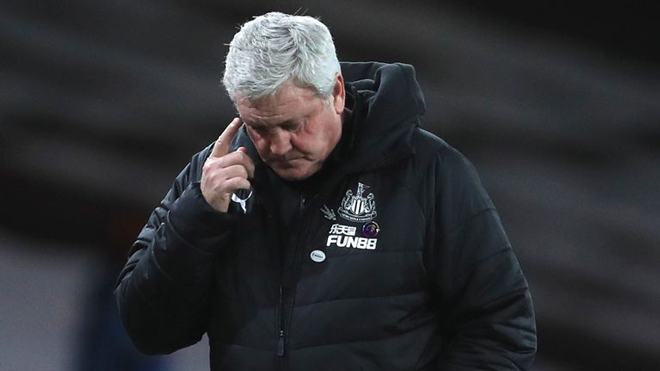 Steve Bruce đang đau đầu về vấn đề lực lượng