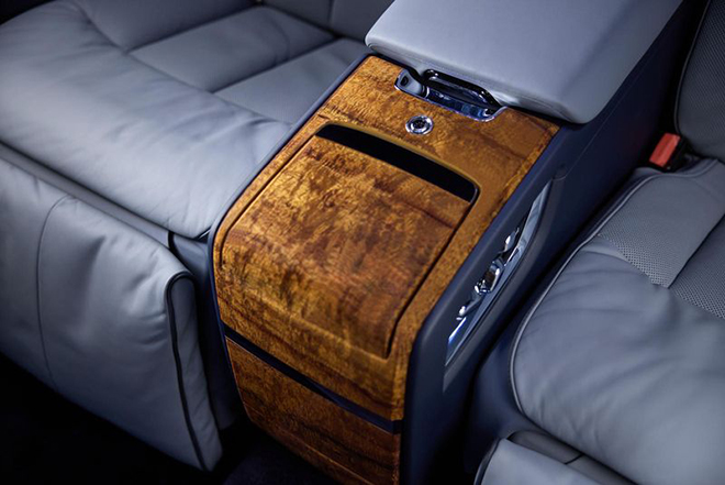 Rolls-Royce đã đợi 1 cái cây tự đổ để dùng gỗ làm nội thất cho chiếc Phantom đặc biệt này - 12