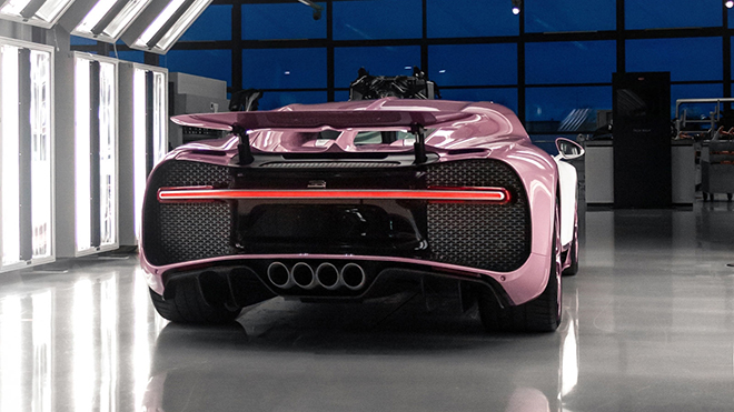Siêu xe Bugatti Chiron màu trắng hồng độc nhất vô nhị - 4