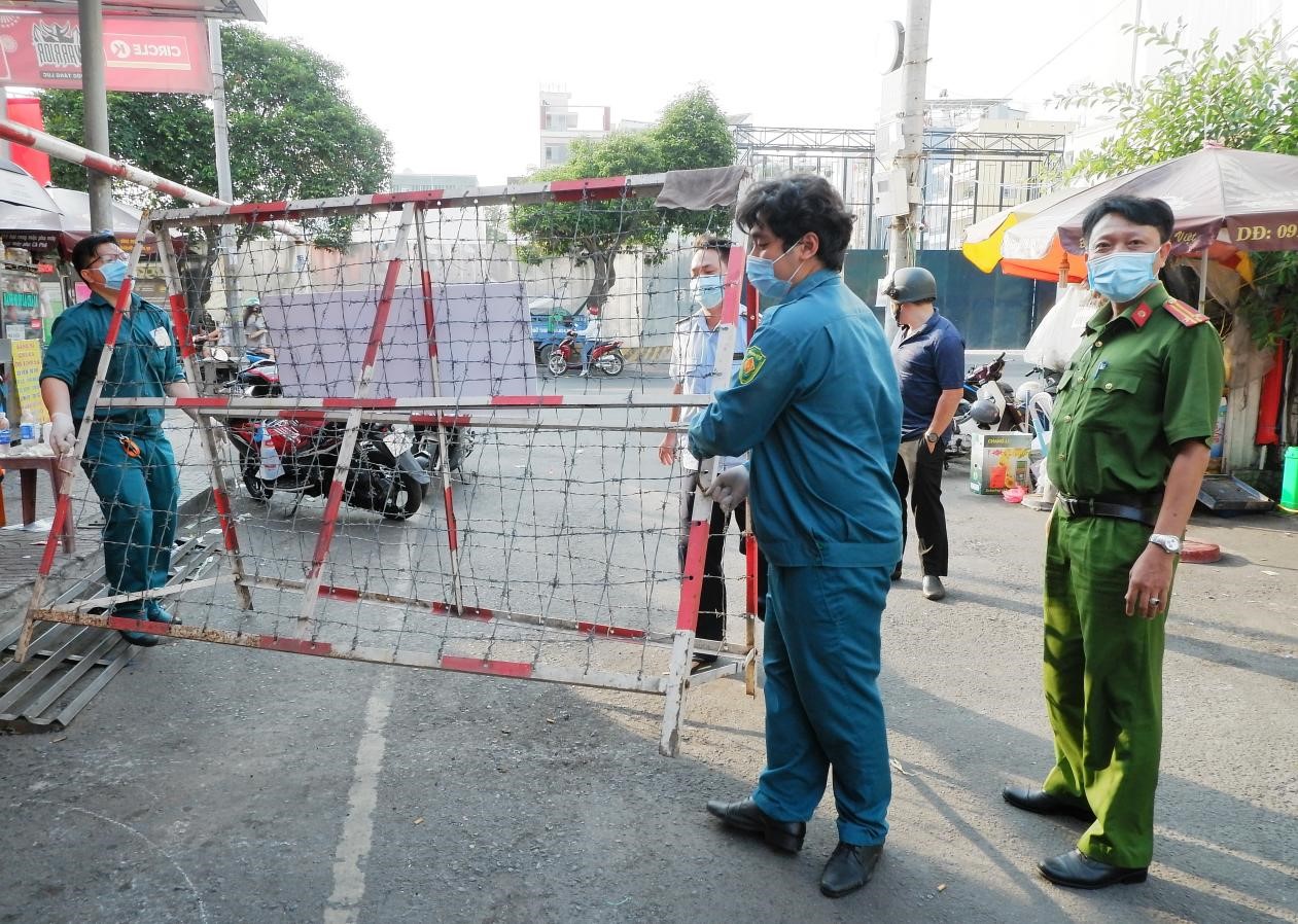 Ngày 15/2, Trung tâm kiểm soát bệnh tật TP.HCM thông tin đã chính thức gỡ phong tỏa khu Mả Lạng, hẻm 245 Nguyễn Trãi (phường Nguyễn Cư Trinh, quận 1, TP.HCM).