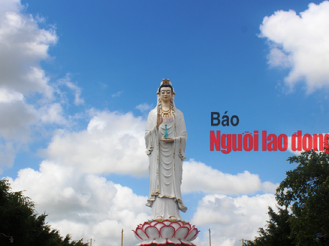 Du lịch - Ngày Tết ở ngôi chùa có tượng Phật Bà cao nhất miền Tây