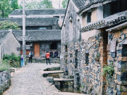 Du lịch - Ngôi làng đá nguyên thuỷ có lịch sử 700 năm ít người biết đến ở TQ