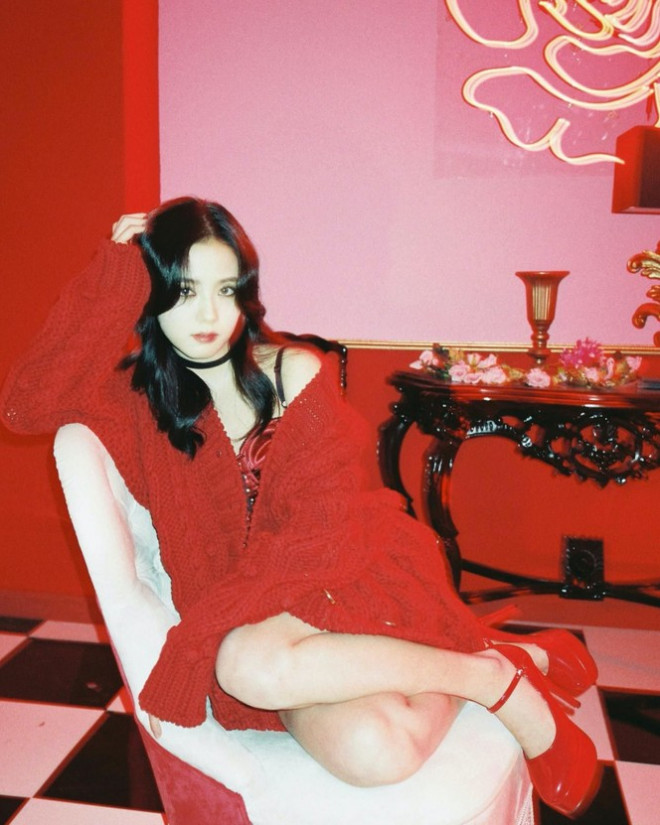 Mặc set đồ đỏ của D&G trị giá gần 175 triệu, Jisoo &#40;BLACKPINK&#41; quyến rũ hơn cả mẫu xịn của hãng - 6