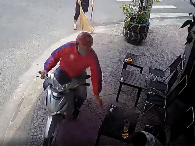 Pháp luật - Bị giật điện thoại 34 triệu khi ngồi cà phê vỉa hè