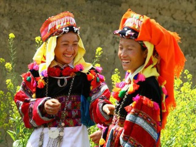 Du lịch - Tục nhảy vào lửa đầu năm mới của dân tộc nào?