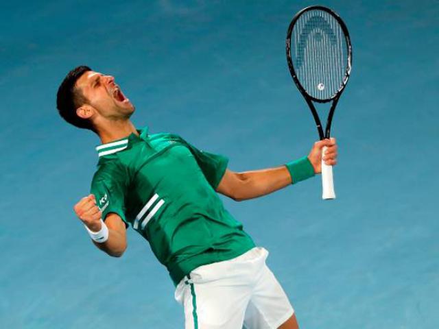 Thể thao - Djokovic "làm khổ" Zverev ở Australian Open: Xoạc chân bỏ nhỏ "chết bóng"