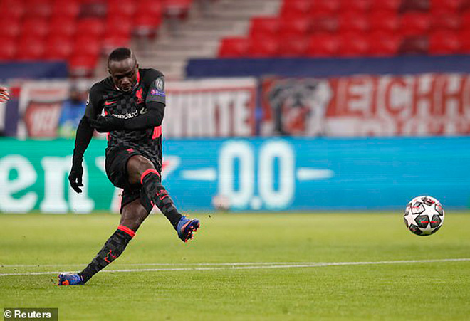 Salah - Mane thăng hoa, Liverpool đặt một chân vào tứ kết Champions League - 11