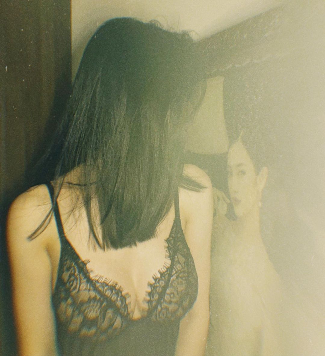 Cư dân mạng tấm tắc khen ngợi Jun Vũ, có người còn hóm hỉnh hỏi địa chỉ mua váy.