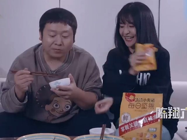 Video Clip Cười - Vợ chồng cùng chia sẻ việc nhà với nhau và cái kết