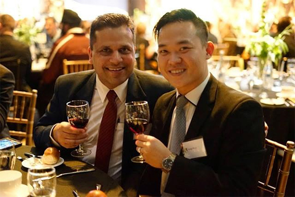 Anh Phi làm việc với đối&nbsp;tác