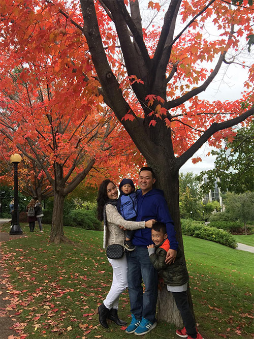 Trên trang cá nhân của mình, anh thường chia sẻ những khoảnh khắc hạnh phúc bên gia đình.