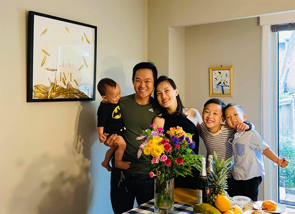 Sau khi đón vợ và 2 con sang Canada sinh sống, gia đình anh tiếp tục đón chào một thành viên mới, hạnh phúc của anh như được trọn vẹn thêm