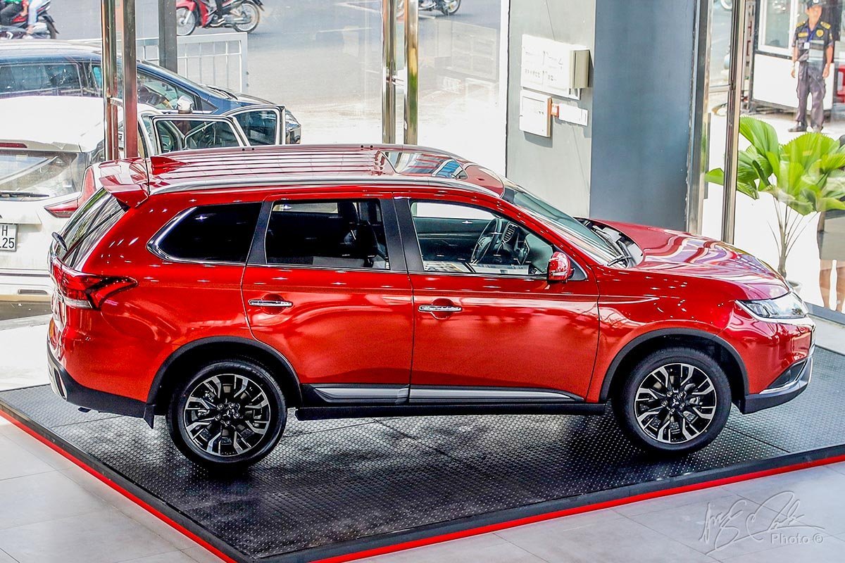 Giá xe Mitsubishi Outlander lăn bánh tháng 2/2021 - 2