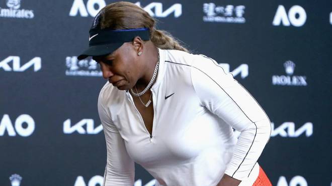Serena bật khóc sau trận thua ở bán kết Australian Open