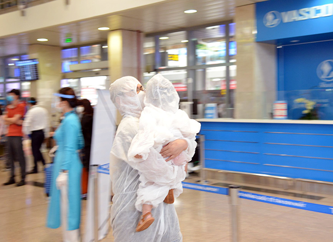 Cục Hàng không yêu cầu các sân bay, hãng hàng không hướng dẫn hành khách khai báo y tế điện tử hoặc trên ứng dụng Tờ khai y tế