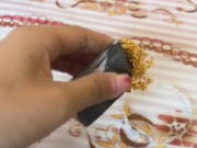 Bạn trẻ - Cuộc sống - Nhờ thỏi nam châm, cô vợ điếng người khi phát hiện của hồi môn là vàng giả