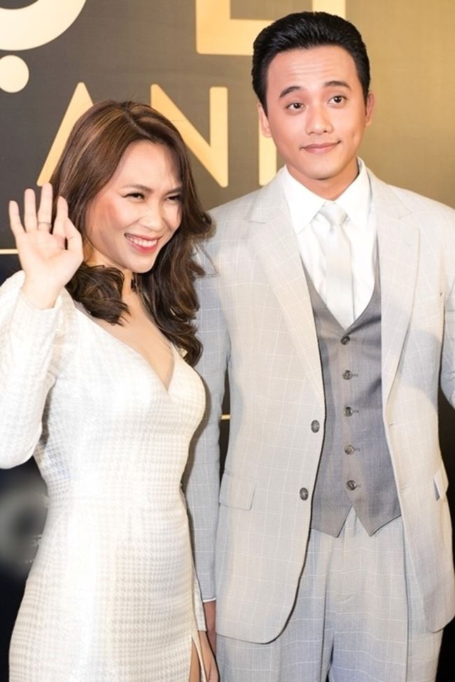 Mỹ Tâm và nam diễn viên Mai Tài Phến dính tin đồn hẹn hò sau khi cả hai hợp tác trong MV "Đừng hỏi em" và đóng vai yêu nhau trong phim "Chị trợ lý của anh".
