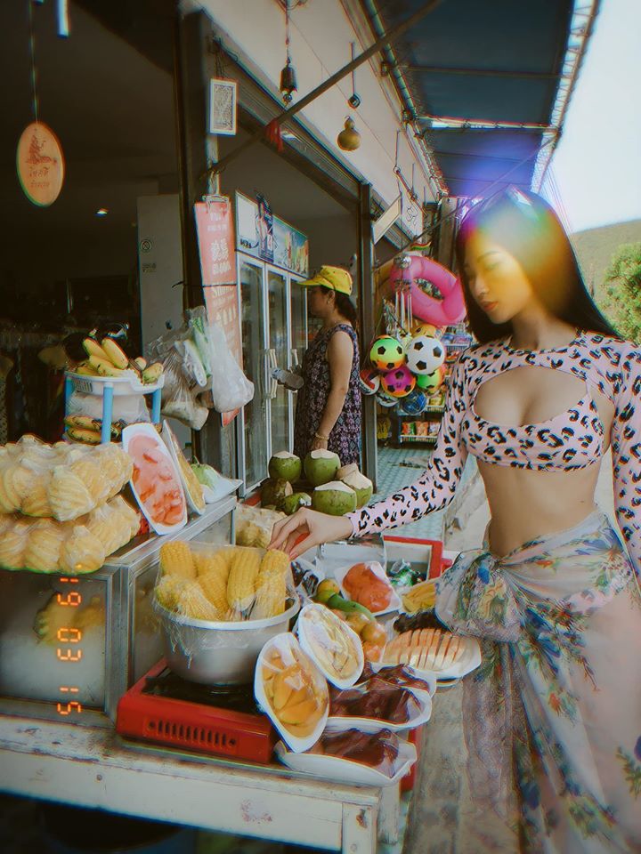Chân dài Hà Nam mặc bikini đi chợ sở hữu vòng 3 tuyệt tác như trái đào - 2