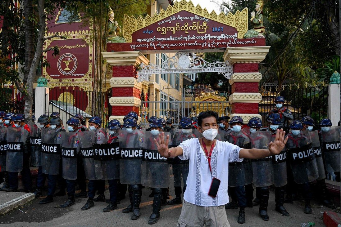Thêm hai quốc gia trừng phạt tướng lĩnh quân đội Myanmar sau cuộc đảo chính - 1