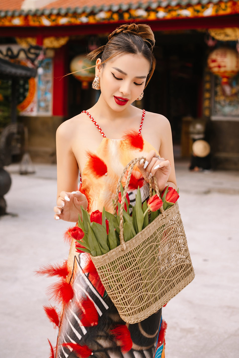 Phương Trinh Jolie xuống phố khoe dáng nuột nà - 3