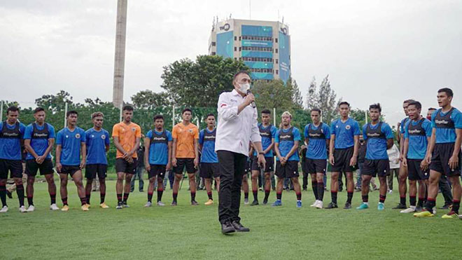 Chủ tịch PSSI gặp gỡ các cầu thủ U22 Indonesia hôm 10/2.