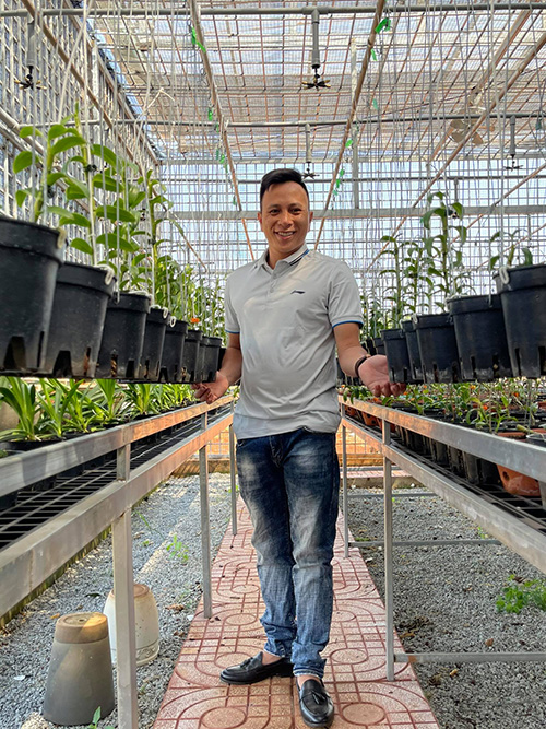Ông chủ vườn lan Hạo Hạo: Dành dụm tiền lương ít ỏi để thử sức cùng hoa lan - 2