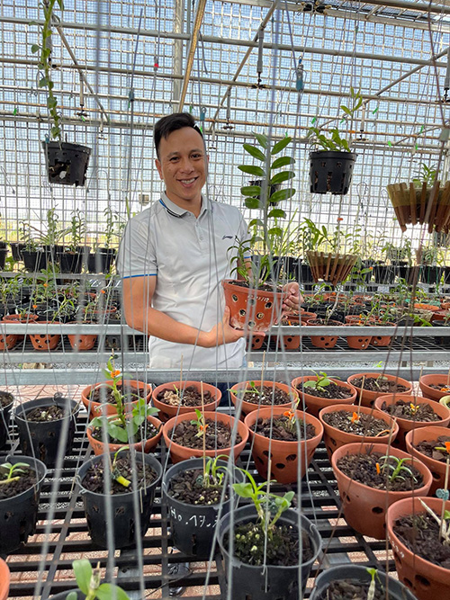 Ông chủ vườn lan Hạo Hạo: Dành dụm tiền lương ít ỏi để thử sức cùng hoa lan - 3